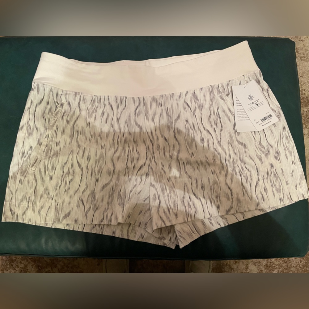 NWT- Athlete Trekkie North - Ifat Magnolia - 18